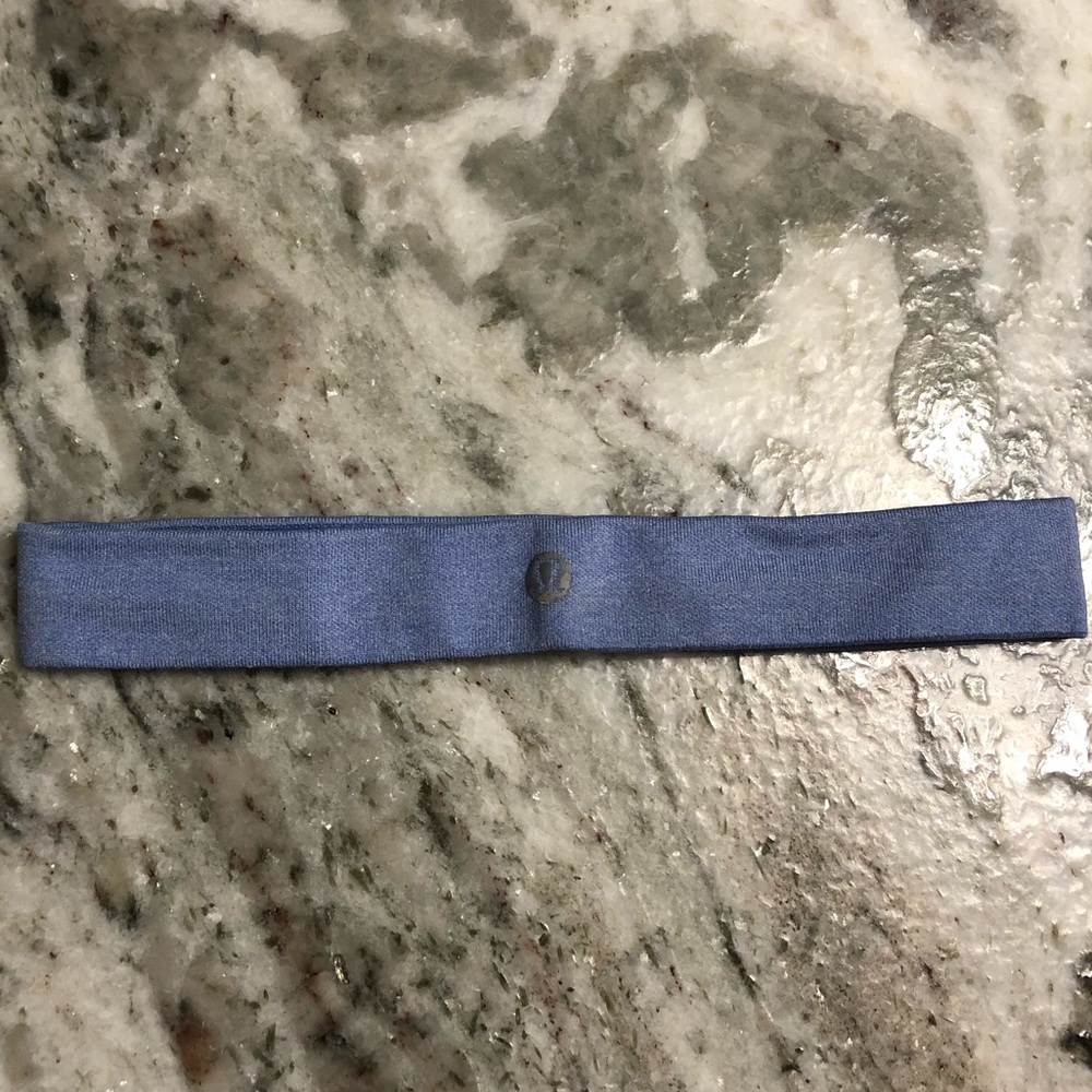 Lululemon Skinny Fly Away Tamer Headband in Periwinkle
